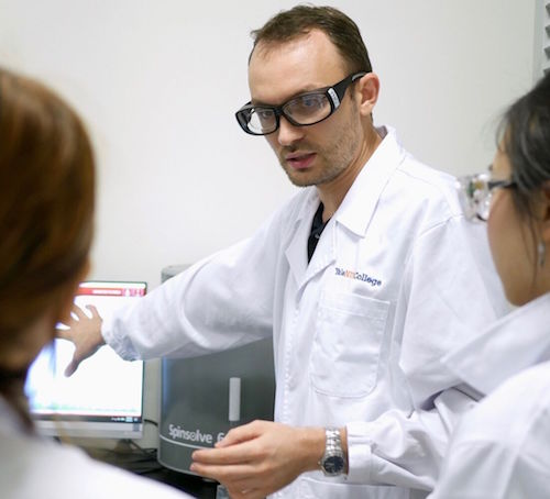 Dr Stanislav Presolski instructs students in the use of a Magritek Spinsolve Benchtop