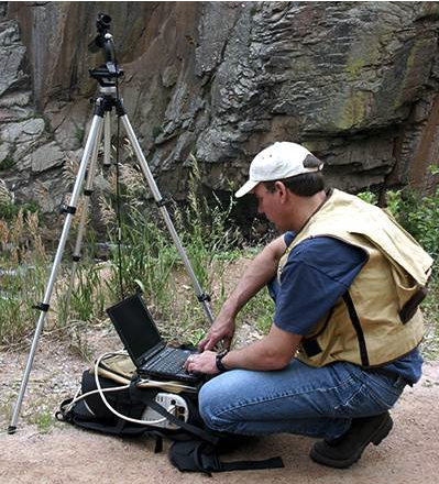 FieldSpec being used for rock mineral analysis.